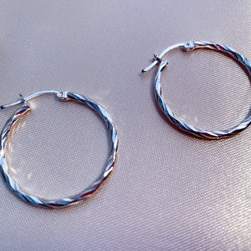 Real silver earrings - Picture 2 of 3